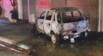 Mulher é presa após confessar que colocou fogo no carro do ex, diz polícia